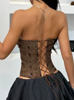 Corset jaune chic sans bretelles coupe ajustée à lacets et broderies
