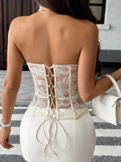 Corset jaune chic sans bretelles coupe ajustée à lacets et broderies