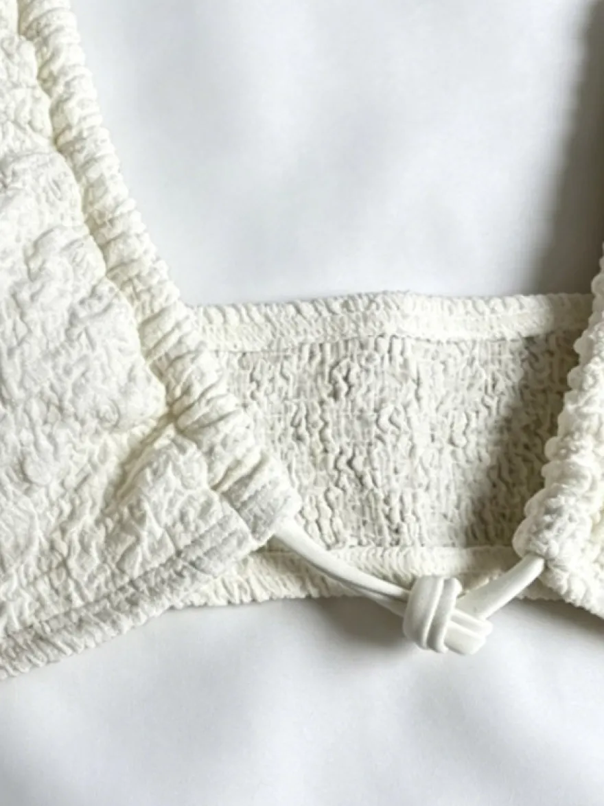 Ensemble bikini 3 pièces blanc crème texturé haut dos nu à nouer jupe string échancrée maillot de bain de plage
