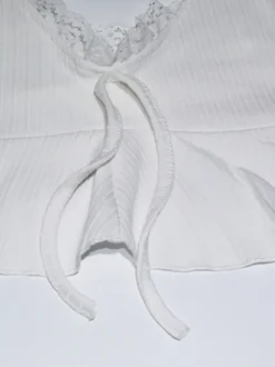 Ensemble Coquette 2 pièces à bordure en dentelle blanche pour femme - Débardeur short - Tenue décontractée d'été pour la plage 2026