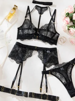 Ensemble de lingerie sexy noire avec soutien-gorge et pantalon string et string en dentelle brodée