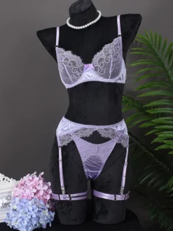 Ensemble de lingerie transparente 4 pièces en dentelle lavande : soutien-gorge culotte et porte-jarretelles