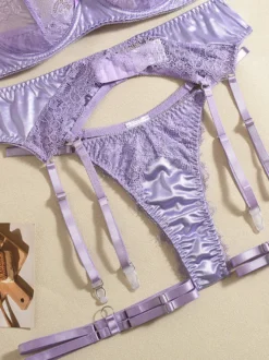 Ensemble de lingerie transparente 4 pièces en dentelle lavande : soutien-gorge culotte et porte-jarretelles