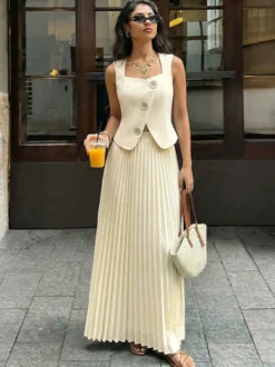 Ensemble deux pièces abricot chic à col bijou et jupe sans manches