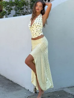 Ensemble deux pièces à pois pour femme - Haut blanc dos nu à col bénitier et jupe longue asymétrique à volants - Vacances d'été à la plage 2026