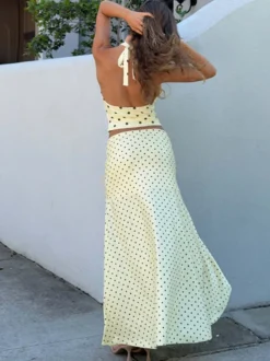 Ensemble deux pièces à pois pour femme - Haut blanc dos nu à col bénitier et jupe longue asymétrique à volants - Vacances d'été à la plage 2026