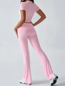 Ensemble de yoga deux pièces pour femme - Haut court à manches courtes et coupe ajustée et pantalon évasé - Tenue de sport et de détente été 2026