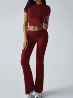 Ensemble de yoga deux pièces pour femme - Haut court à manches courtes et coupe ajustée et pantalon évasé - Tenue de sport et de détente été 2026