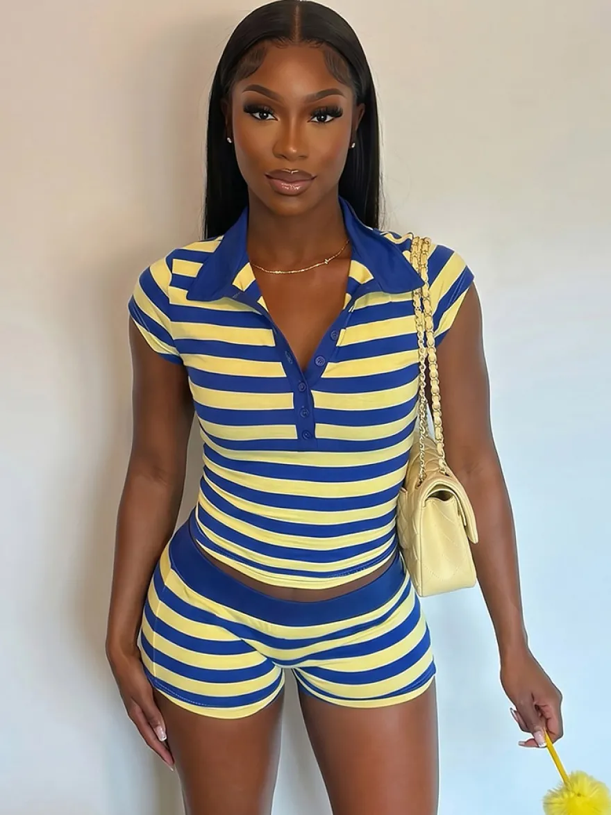 Ensemble 2 pièces assorti : polo court à demi-zip rayé et short taille haute
