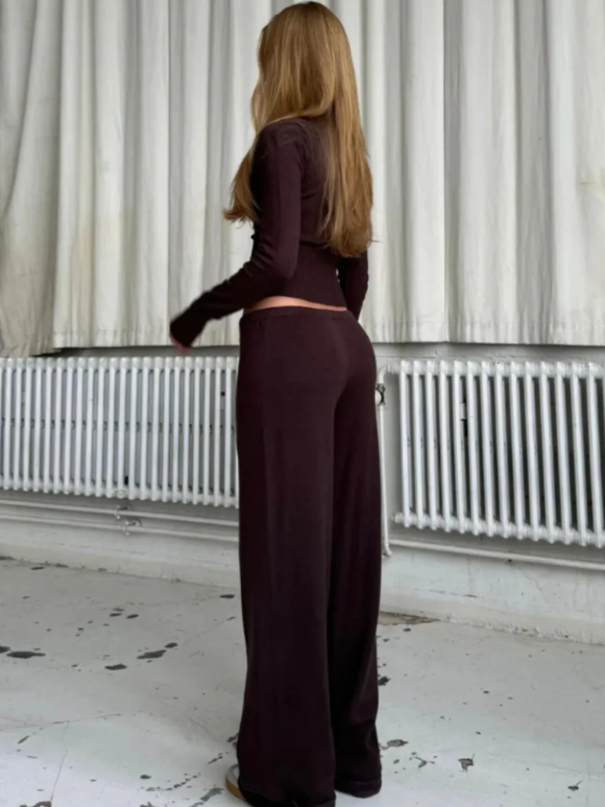 Ensemble 2 pièces en maille côtelée pour femme - Gilet boutonné coupe ajustée et pantalon de détente à jambes larges - Collection printemps 2026