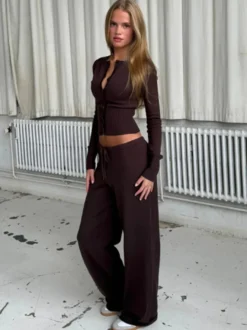 Ensemble 2 pièces en maille côtelée pour femme - Gilet boutonné coupe ajustée et pantalon de détente à jambes larges - Collection printemps 2026