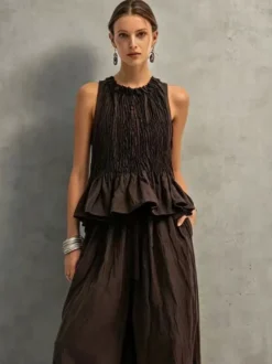 Ensemble 2 pièces : haut péplum sans manches à volants et smocks pantalon large.