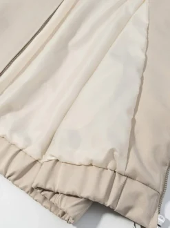 Ensemble 2 pièces : pantalon blanc plissé en polyester col rabattu manches longues.