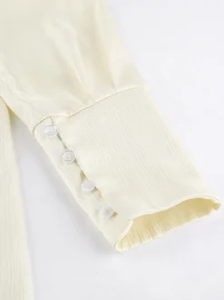 Ensemble 2 pièces pour femme : chemise à col et pantalon large style décontracté.