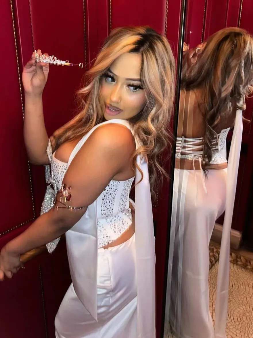 Ensemble 2 pièces pour femme corset à lacets et jupe longue orné de strass idéal pour les fêtes (collection 2026).