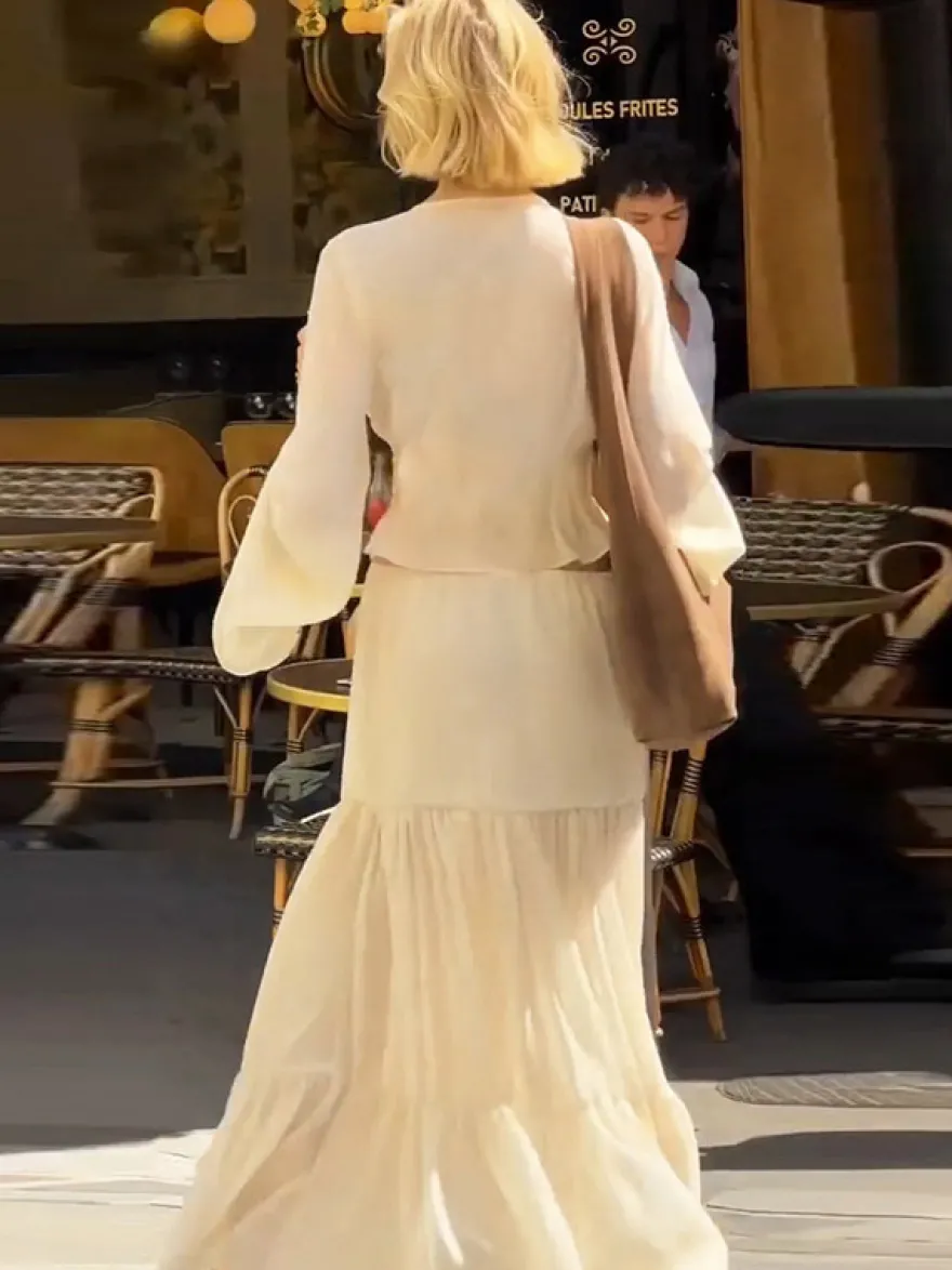Ensembles deux pièces : jupe robe maxi couleur abricot tenue de villégiature boutons col en V manches longues.