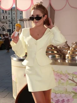 Ensemble tailleur jupe élégant pour femme - Blazer péplum et mini-jupe 2 pièces - Style classique chic - Collection printemps 2026