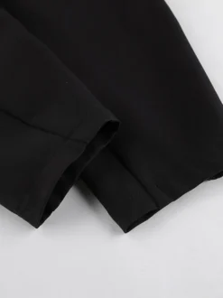 Ensemble tailleur-pantalon deux pièces blazer à manches bouffantes et pantalon large pour femme.