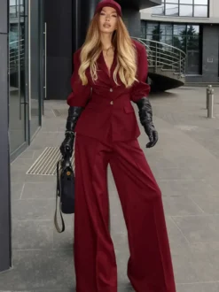 Ensemble tailleur-pantalon élégant pour femme - Pantalon large rouge bordeaux à revers cranté et boutons dorés - Idéal pour les soirées d'affaires du printemps 2026