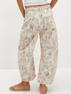 Jean à imprimé chat pour femme - Pantalon en denim beige neutre style rétro à jambes larges en forme de fer à cheval - Collection printemps-été 2026