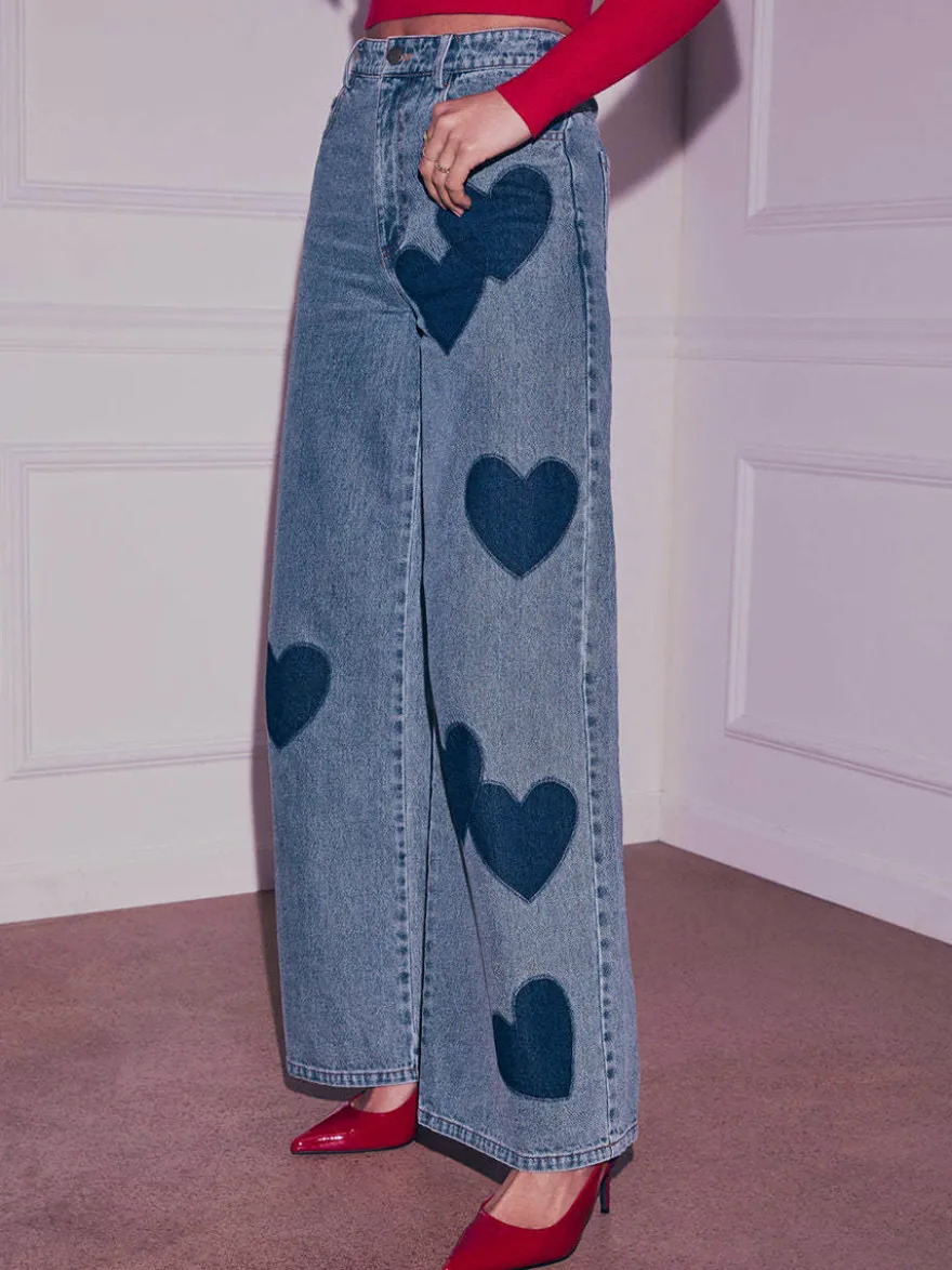 Jean large à motif cœur pour femme - Bleu moyen style bohème chic coupe droite - Tenue streetwear printanière 2026