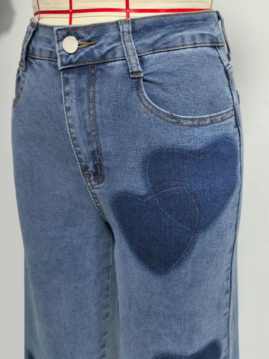 Jean large à motif cœur pour femme - Bleu moyen style bohème chic coupe droite - Tenue streetwear printanière 2026