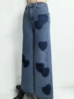 Jean large à motif cœur pour femme - Bleu moyen style bohème chic coupe droite - Tenue streetwear printanière 2026