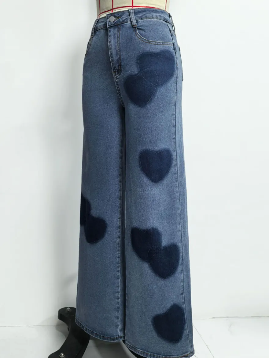 Jean large à motif cœur pour femme - Bleu moyen style bohème chic coupe droite - Tenue streetwear printanière 2026