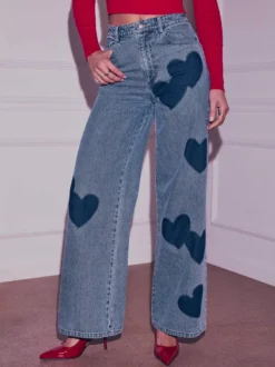Jean large à motif cœur pour femme - Bleu moyen style bohème chic coupe droite - Tenue streetwear printanière 2026