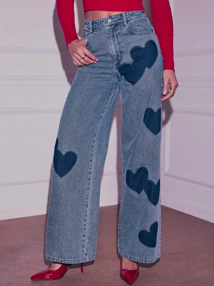 Jean large à motif cœur pour femme - Bleu moyen style bohème chic coupe droite - Tenue streetwear printanière 2026