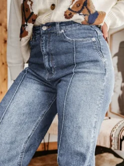Jean large à revers pour femme - Denim droit bleu style western bohème taille haute coutures sur le devant - Collection printemps 2026