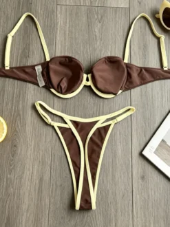 Jupe longue de plage vintage à pois assortie à un bikini string échancré à armatures ensemble 3 pièces pour la plage