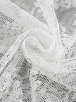 Jupe longue à volants en dentelle florale transparente à taille élastique noire et blanche transparente.