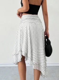 Jupe midi blanche à petits pois taille haute ourlet asymétrique à volants irréguliers en mousseline fluide.