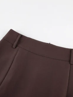 Jupe midi droite taille haute fendue sur le devant en dentelle