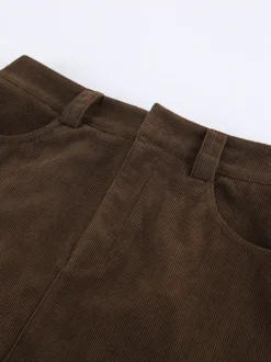 Mini-jupe femme en velours côtelé marron - Coupe rétro taille haute slim trapèze - Collection printemps-été 2026