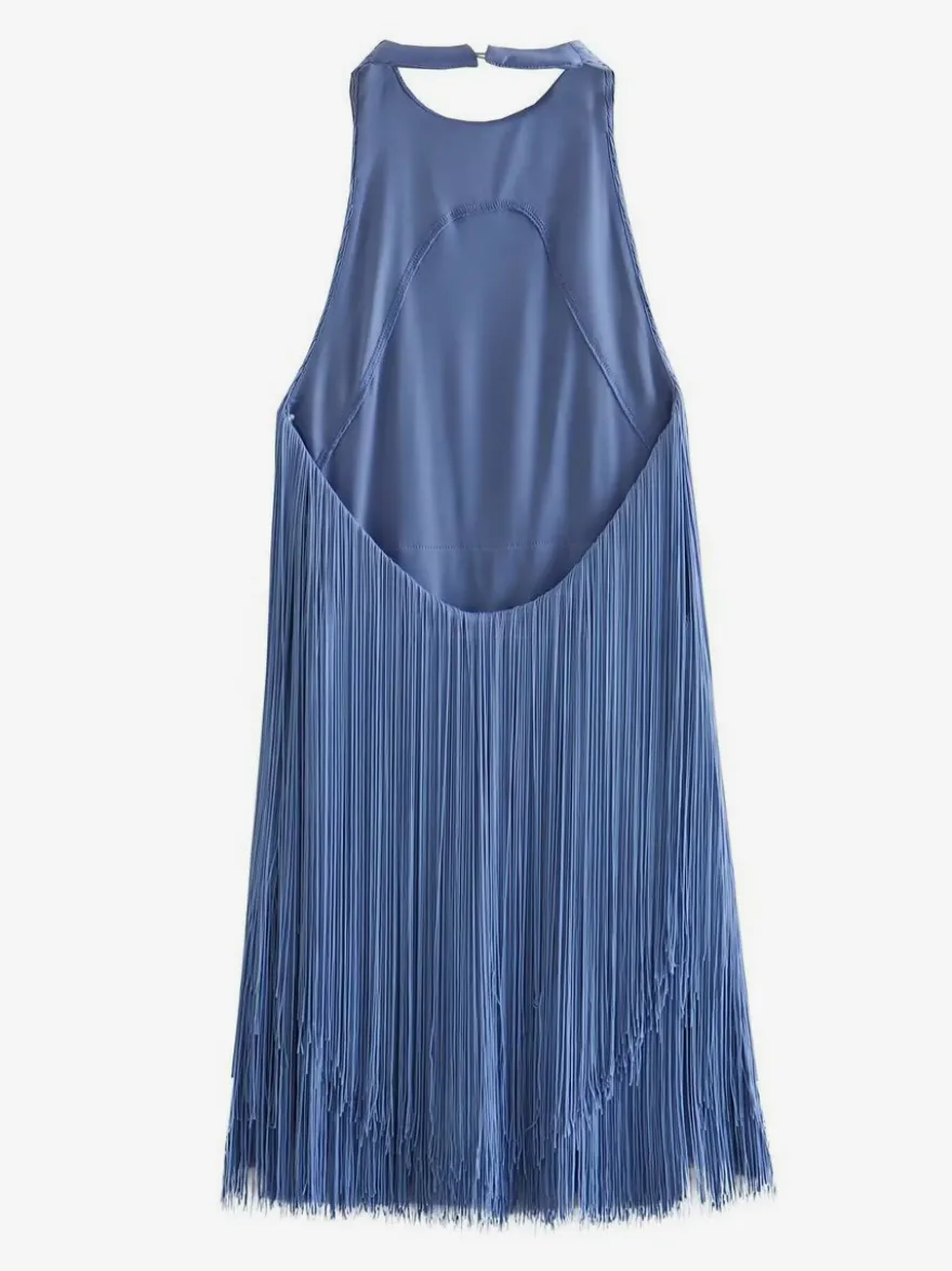 Mini-robe à franges et pompons dos nu et décolleté licou pour soirée 2026