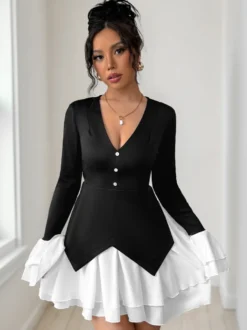 Mini-robe à manches évasées contrastées col en V et jupe superposée collection automne 2026