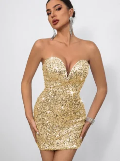 Mini-robe moulante à sequins décolleté en cœur et nœud dans le dos idéale pour les fêtes 2026