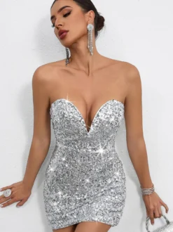 Mini-robe moulante à sequins décolleté en cœur et nœud dans le dos idéale pour les fêtes 2026