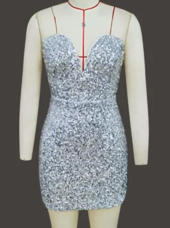 Mini-robe moulante à sequins décolleté en cœur et nœud dans le dos idéale pour les fêtes 2026