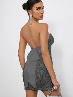 Mini-robe moulante à sequins décolleté en cœur et nœud dans le dos idéale pour les fêtes 2026
