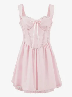 Mini-robe rose tendre à bordures en dentelle pour l'été 2026