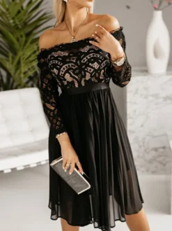 Mini Robes Robe Courte Noire En Dentelle À Manches Longues Col Bateau
