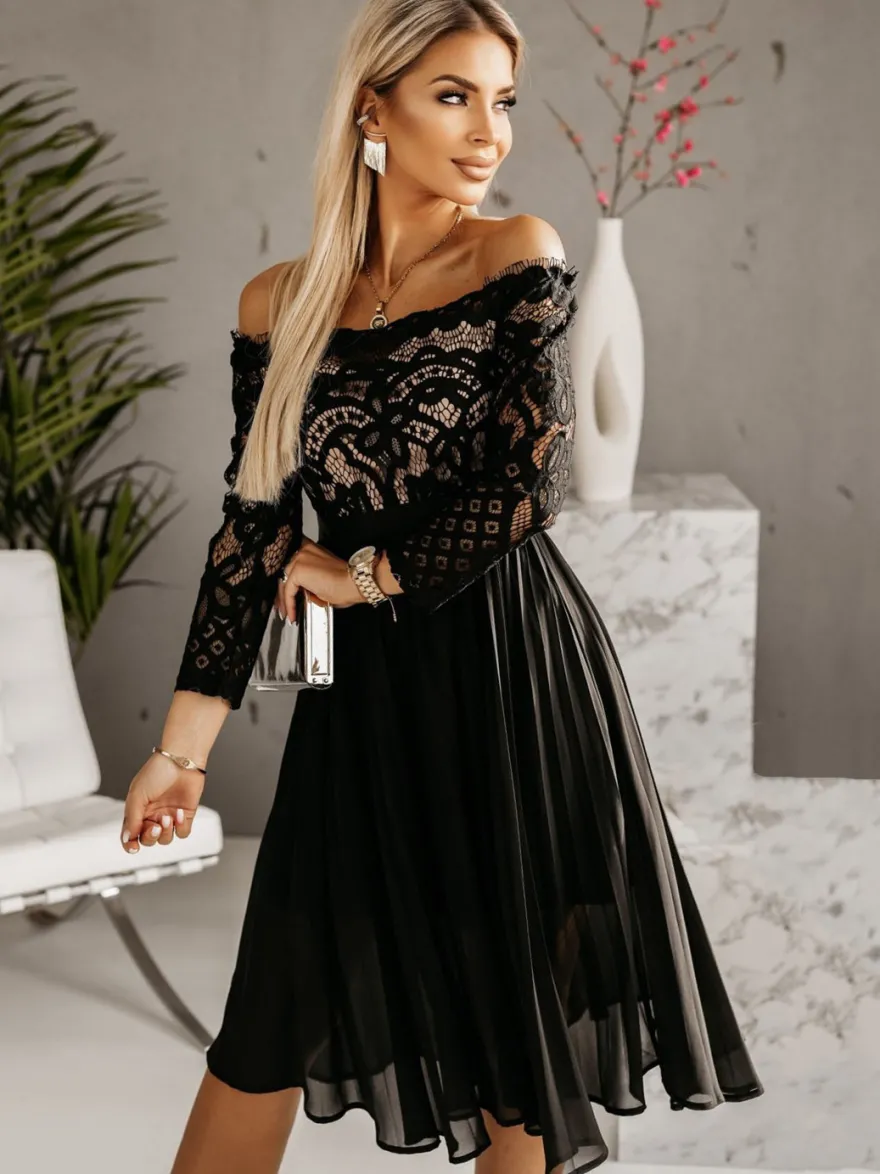 Mini Robes Robe Courte Noire En Dentelle À Manches Longues Col Bateau