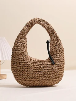 Mini sac bandoulière en raphia et paille style croissant tissé ajouré sac hobo sac à main d'été pour la plage.