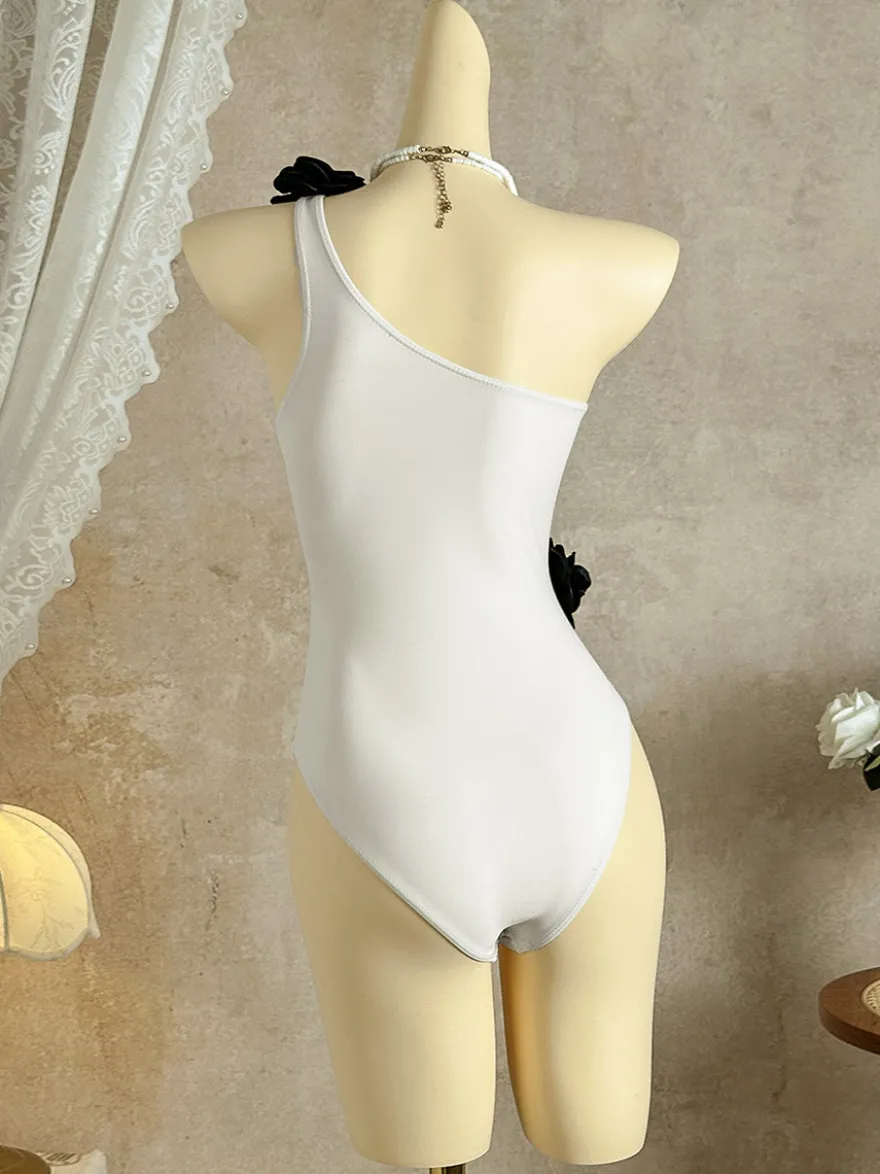 Monokini une pièce à fleurs 3D asymétrique échancré à la taille et décolleté plongeant