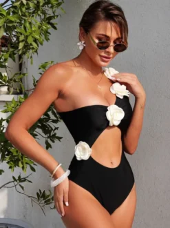 Monokini une pièce à fleurs 3D asymétrique échancré à la taille et décolleté plongeant