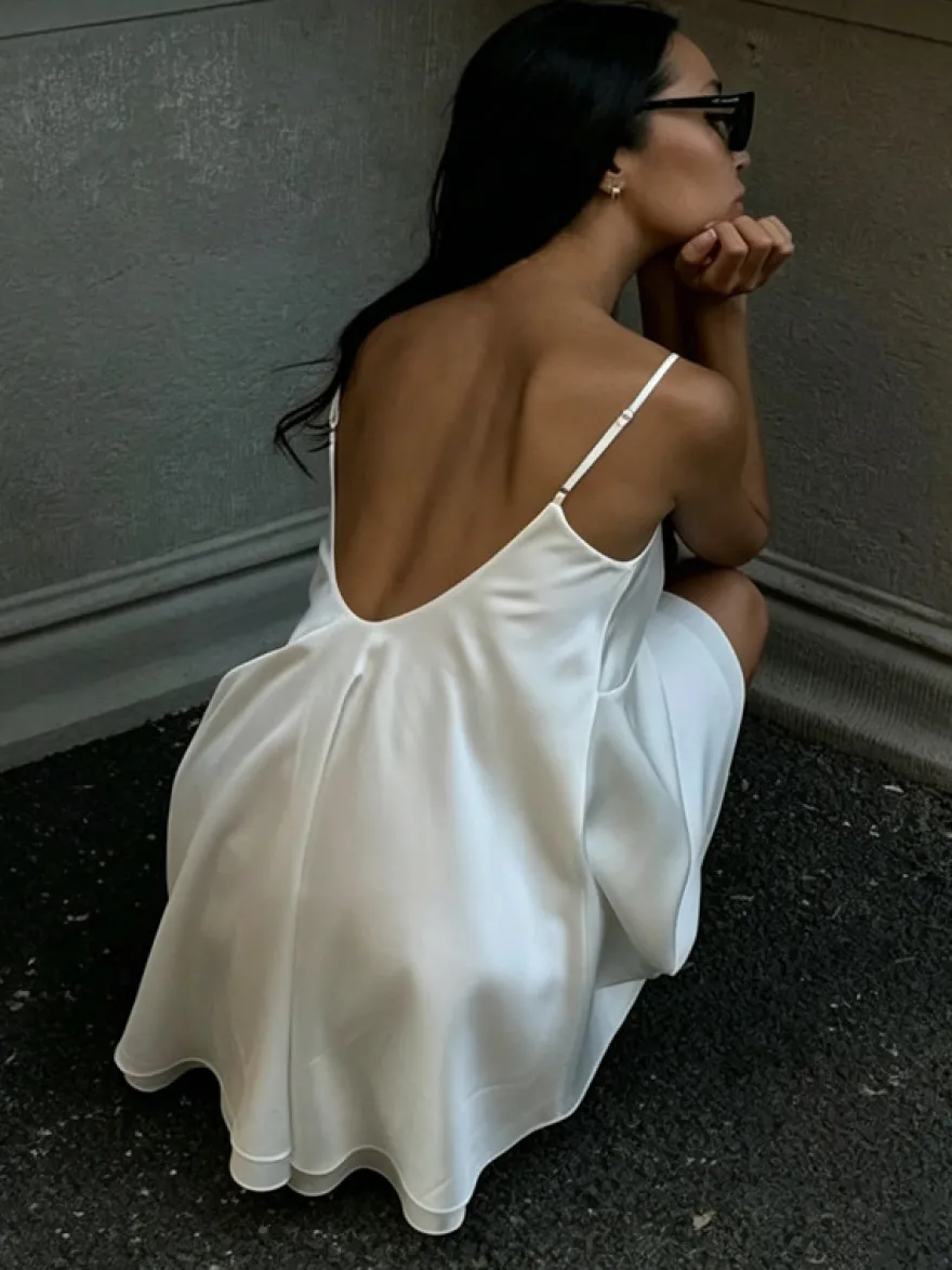 Nuisette en satin à col V en dentelle dos nu et fines bretelles spaghetti mini-robe de nuit