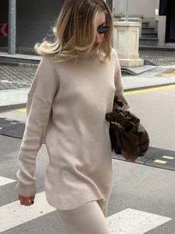 Pull col roulé oversize avec fentes latérales pour femme 2026